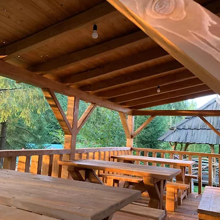 ホテル Novoe Shale ヤブルニツァ