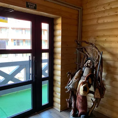 ホテル Novoe Shale ヤブルニツァ