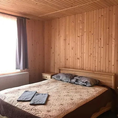 ホテル Novoe Shale ヤブルニツァ